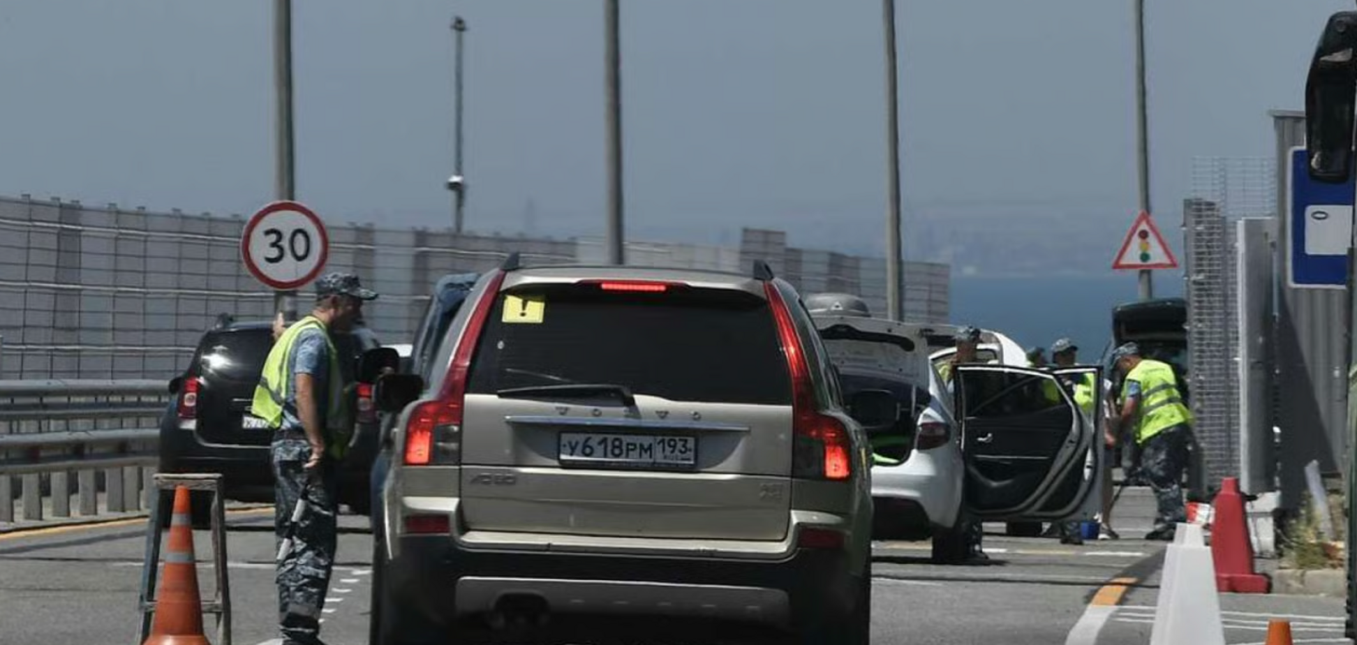 Охота на проукраинских граждан: в оккупированном Крыму россияне запустили новую волну проверок авто – ЦНС