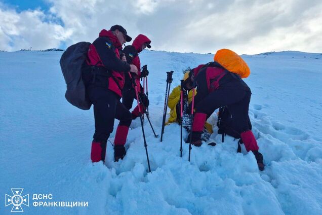 Потеряла ориентировку и заблудилась на Говерле: прикарпатские спасатели помогли туристке из Львова. Фото