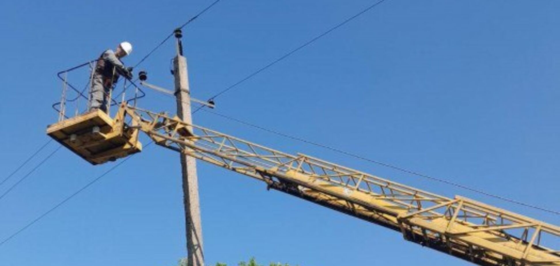 За день ДТЭК вернул свет более чем в 6 тысяч домов после вражеских атак