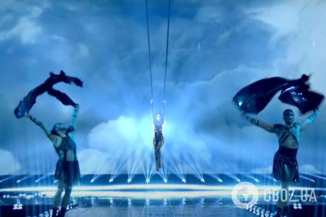 'Справжня королева'. Найстарша учасниця Євробачення 2025 злетіла над сценою і приголомшила запальними танцями: скільки їй років