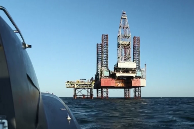 СБУ уничтожила вражескую РЛС и склады на газодобывающих платформах в Черном море: видео и детали спецоперации