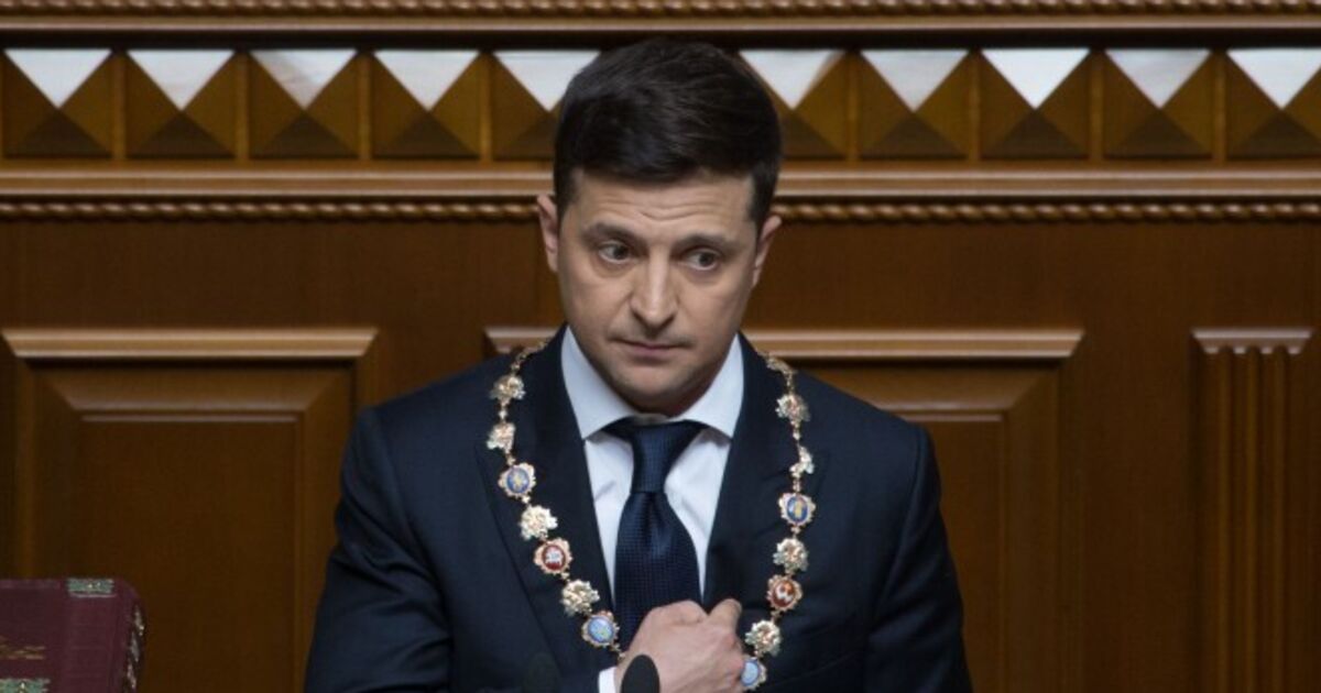 Зробив селфі з дружиною, підколов депутатів і поцілував Кошового: найяскравіші моменти інавгурації Зеленського шість років тому