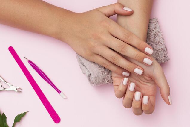 Тренд 90-х и 2000-х вернулся: какая форма ногтей сейчас в моде
