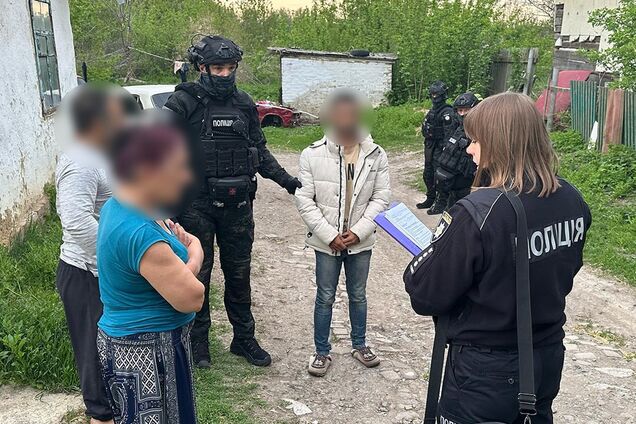 'Зарабатывали' на сбыте метадона более 1 млн грн ежемесячно: в Черкасской области полицейские задержали 17 участников наркоорганизации. Фото