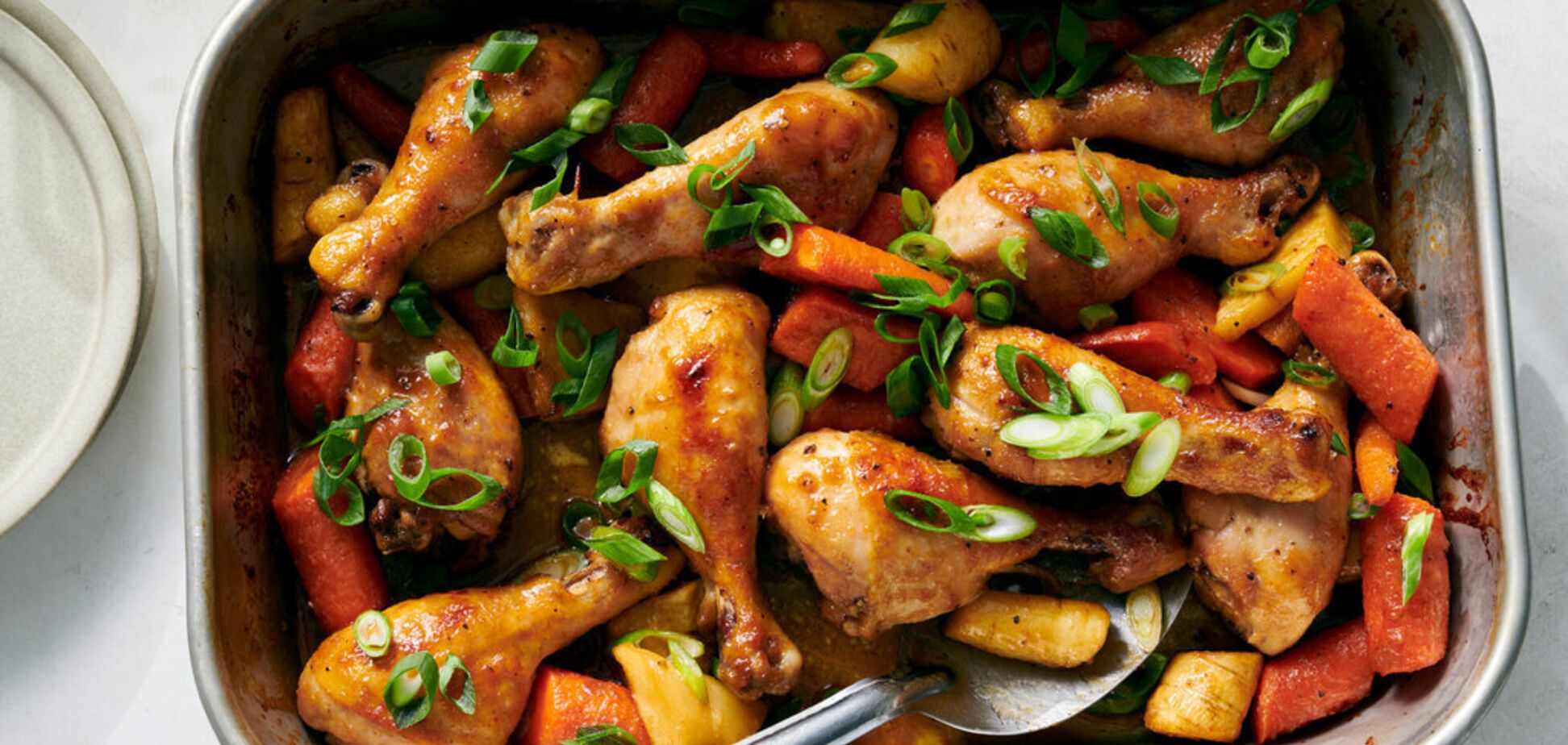 Як смачно запекти гомілки з картоплею на вечерю: страва, яка сподобається всім