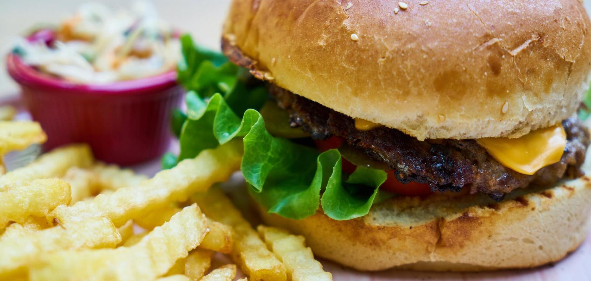 В сети показали, как в начале 1910-х в Киеве на рынке торговали уличной едой. Уникальное фото