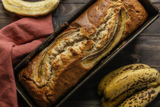 Пухкий банановий кекс до чаю: як приготувати елементарну випічку