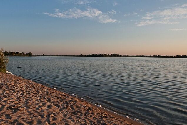 Відпочинок на озері в Києві