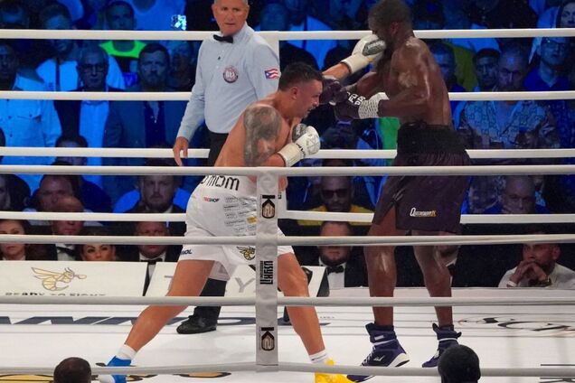Усик переміг Дюбуа в попередньому бою