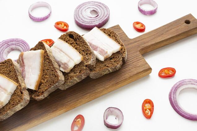 Закусочное сало на бутерброды: как вкусно замариновать