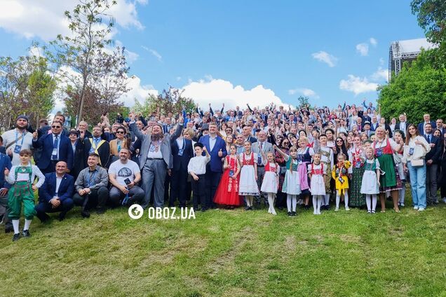 На честь Дня міжнаціональної злагоди у Києві заклали сад етнічних меншин та спільнот. Подробиці та фото
