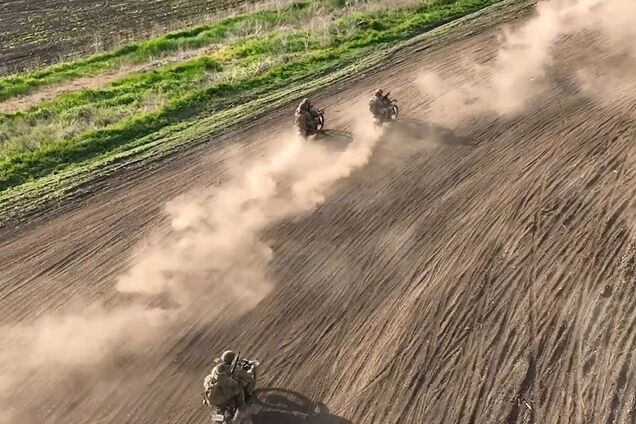 Подтвердили эффективность новой тактики: в ВСУ отчитались об успешно выполненном боевом задании первой мотоциклетной роты. Видео