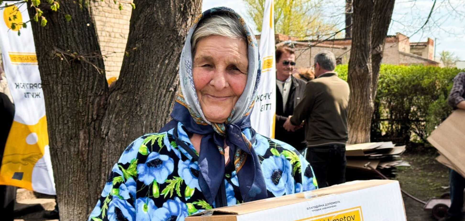 'Це велика допомога': мешканці прифронтової Святогірської громади отримали проднабори від Фонду Ріната Ахметова