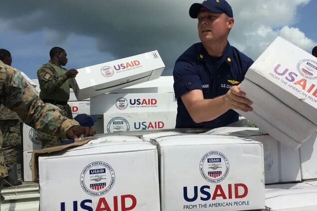 Трамп розкритикував своє ж скорочення програм USAID і закликав 'скидатися на допомогу'
