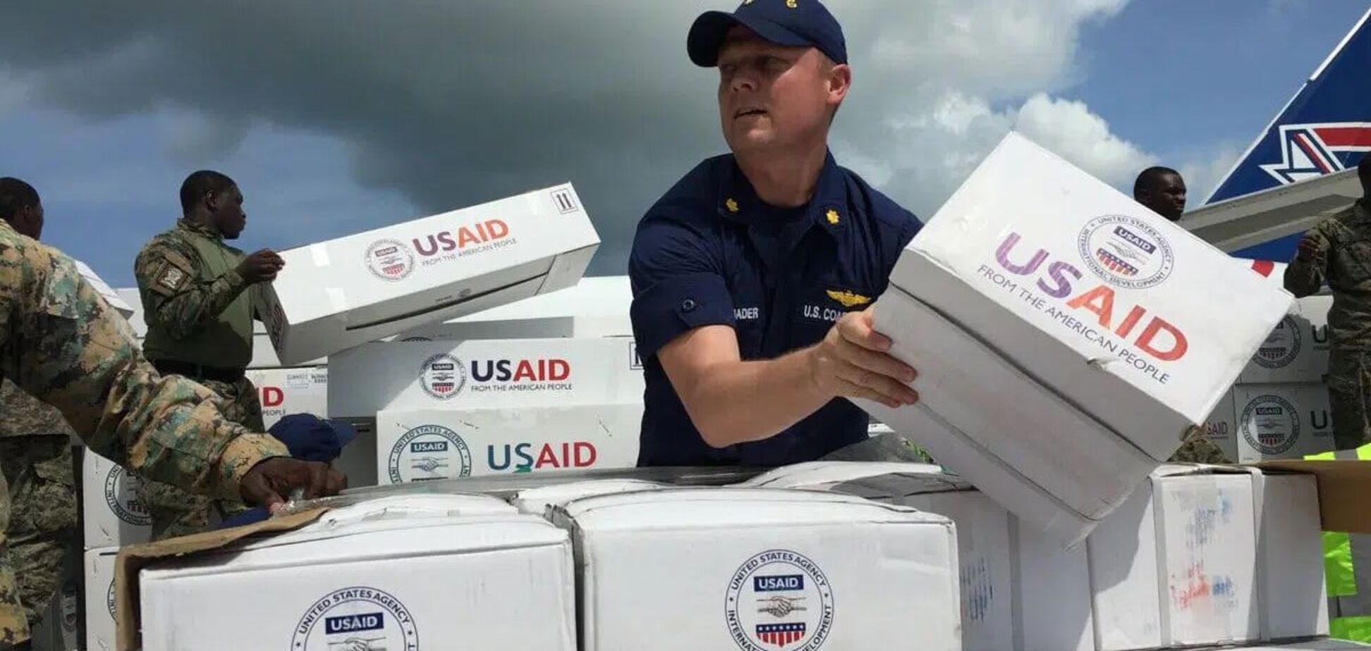 Трамп розкритикував своє ж скорочення програм USAID і закликав 'скидатися на допомогу'