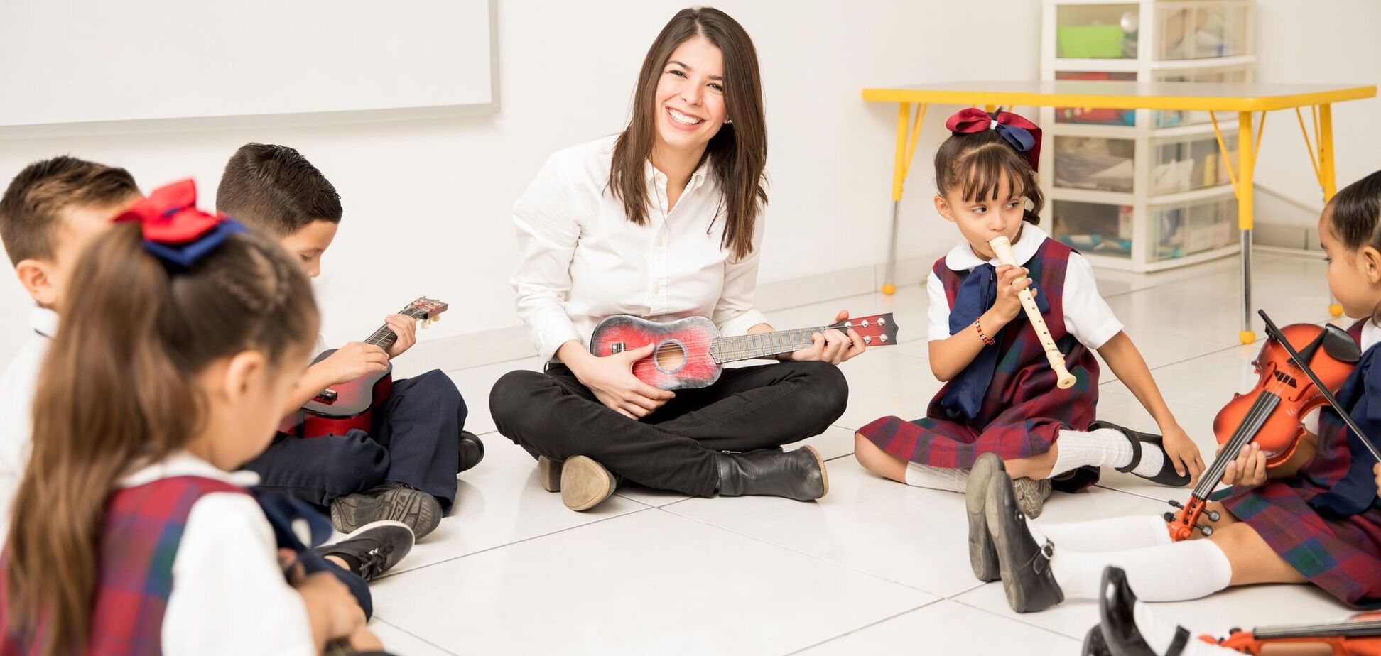 'Школи перетворюються на фотостудію, а педагог – на контент-мейкера'. Вчителька викликала дискусію через надмірну кількість фотозвітів