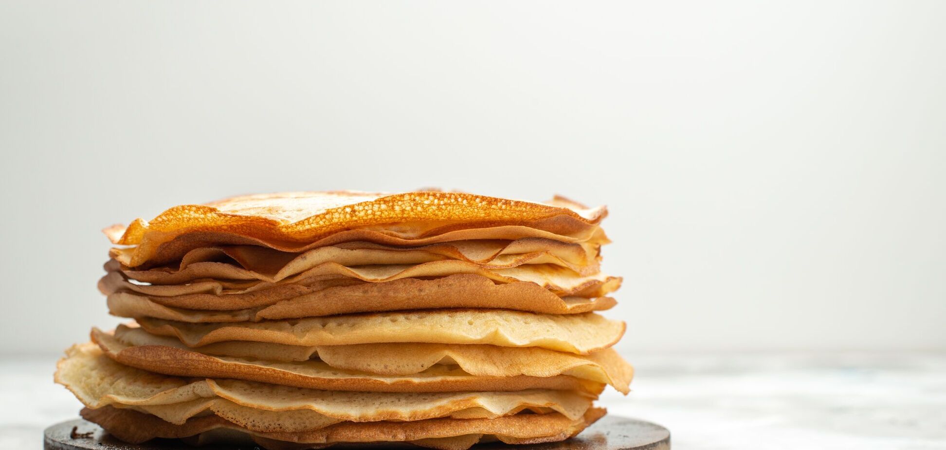 Блины будут тонкими и эластичными: делимся лайфхаками по приготовлению идеального блюда