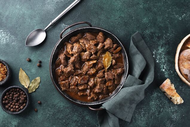 Из какого мяса приготовить самый вкусный гуляш: к картофелю, макаронам и любой каше