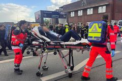 В Гамбурге женщина устроила резню на вокзале: пострадали 17 человек. Фото