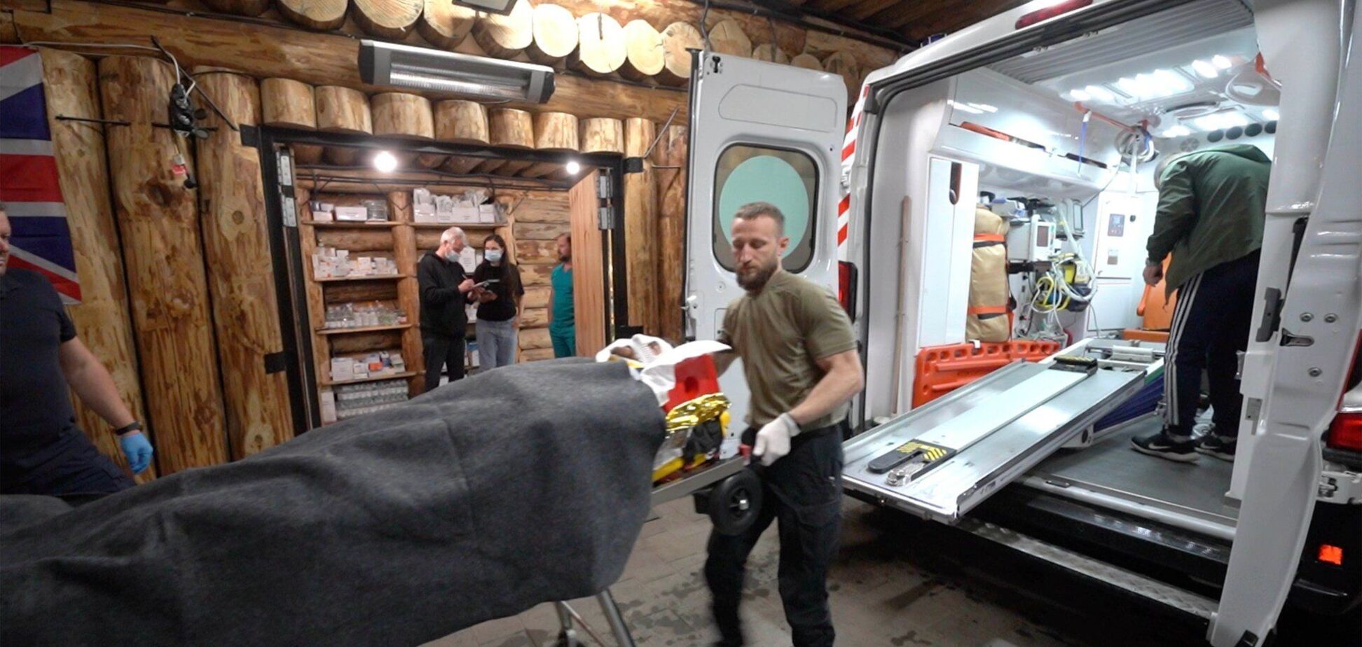 'Одно из самых потрясающих изобретений': The Sun показало подземный госпиталь 'Стального фронта' на передовой