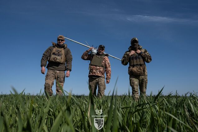 Украина увеличит производство дронов-перехватчиков и ускорит баллистическую программу: Зеленский провел заседание Ставки