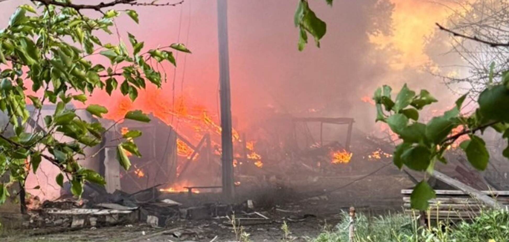 Пошкоджено 17 будинків та 18 багатоповерхівок: ворог масовано вдарив по Донеччині, є загиблі та поранені. Фото