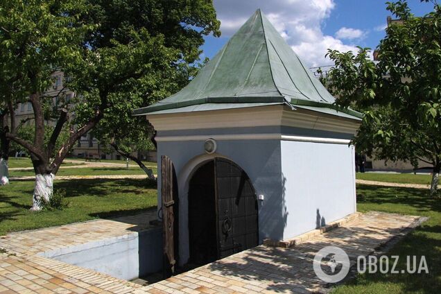 До сих пор выполняет свою функцию: в центре Киева сохранился уникальный погреб, построенный в 1713 году. Фото