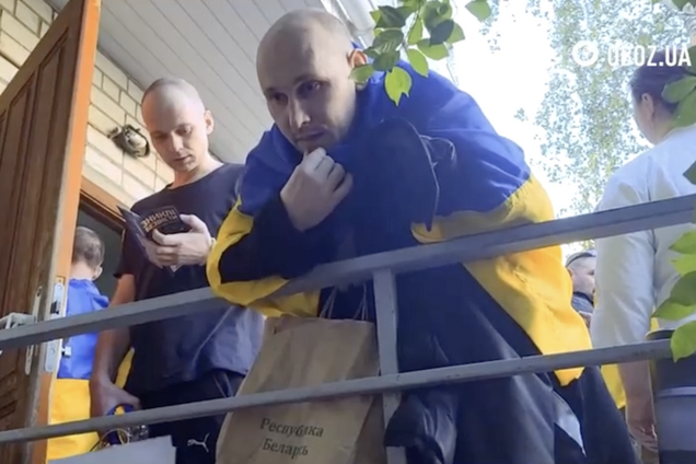 'Він був зі мною... Живий, здоровий': звільнений з полону військовий поспілкувався з родичами свого побратима. Відео