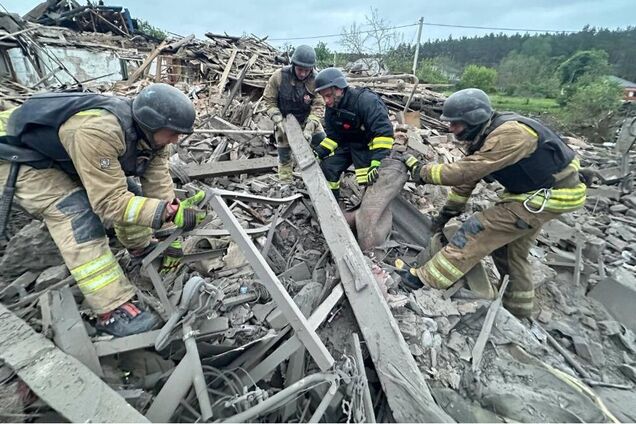 У Житомирській області внаслідок атаки армії Росії загинули троє дітей. Фото з місця
