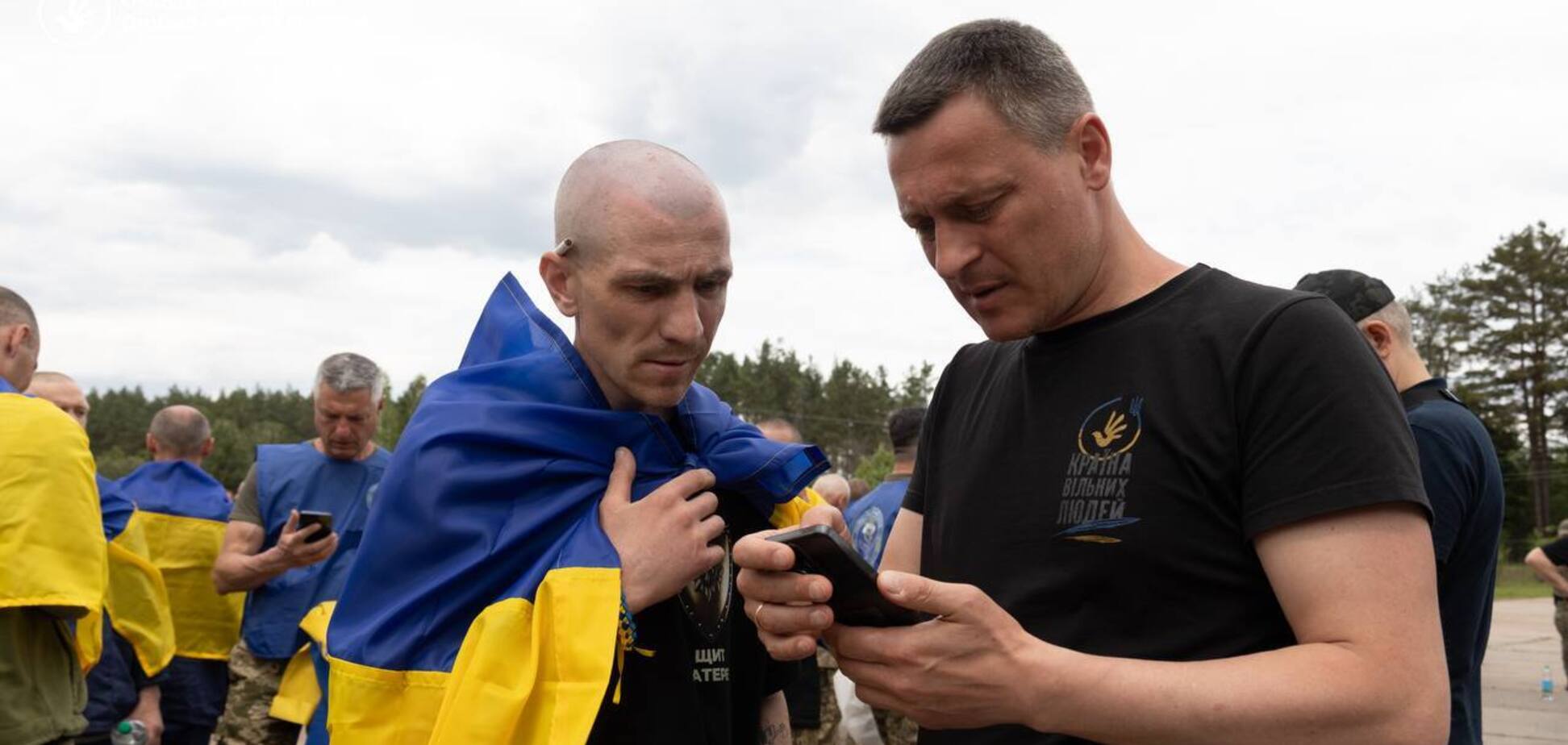 'Ребята очень измученные, но очень оптимистичные': в Коордштабе рассказали, о чем спрашивают после плена