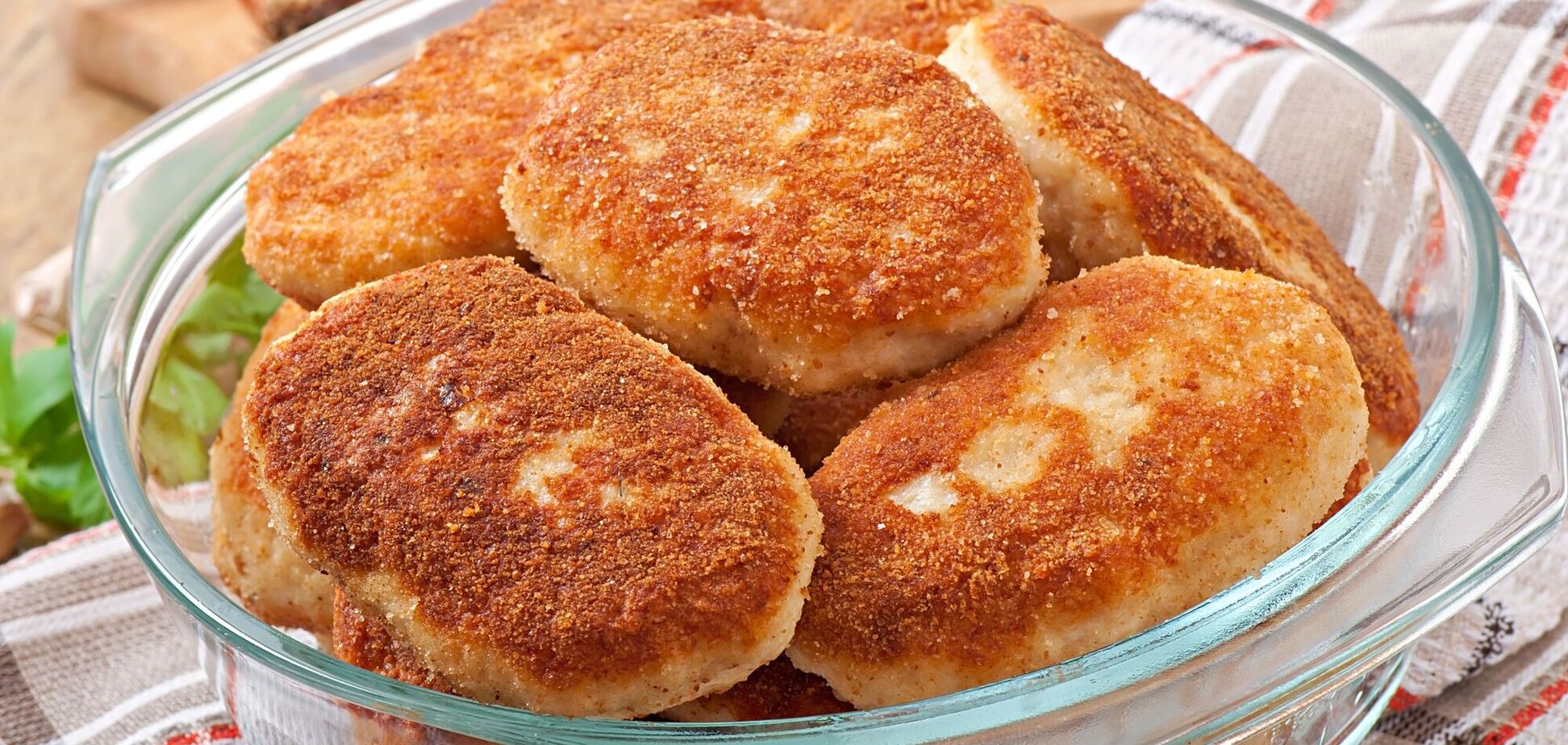 Добавьте этот простой ингредиент в фарш, и котлеты станут очень пышными