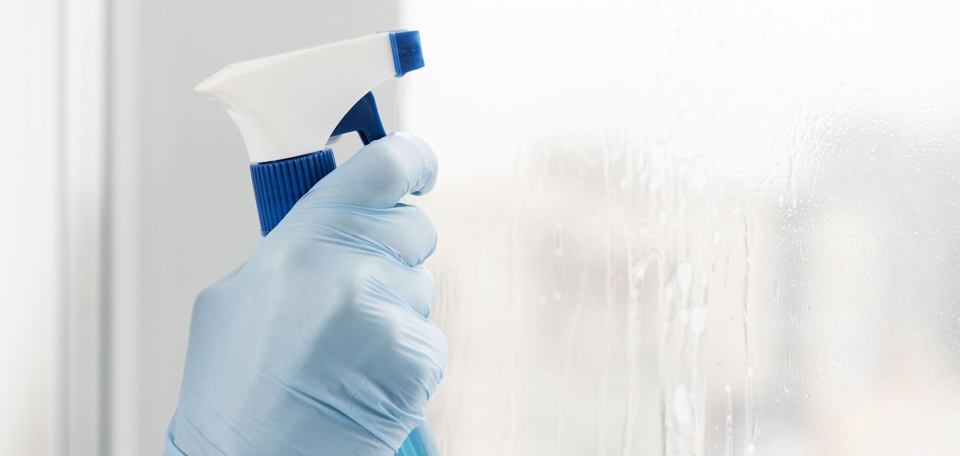 Как помыть окна без разводов: сделайте собственноручно действенный спрей