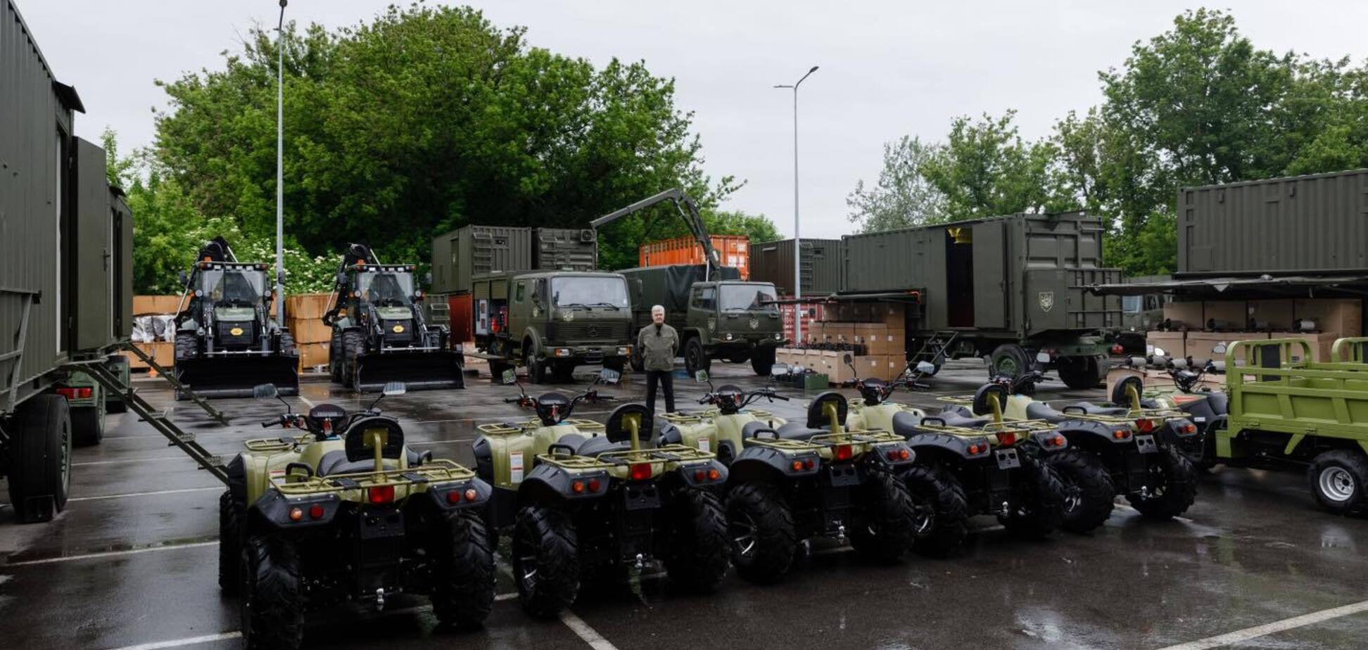 'Отправляемся в 137 поездку на фронт': Порошенко везет защитникам дроны на оптоволокне и детекторы 'Аспирин'