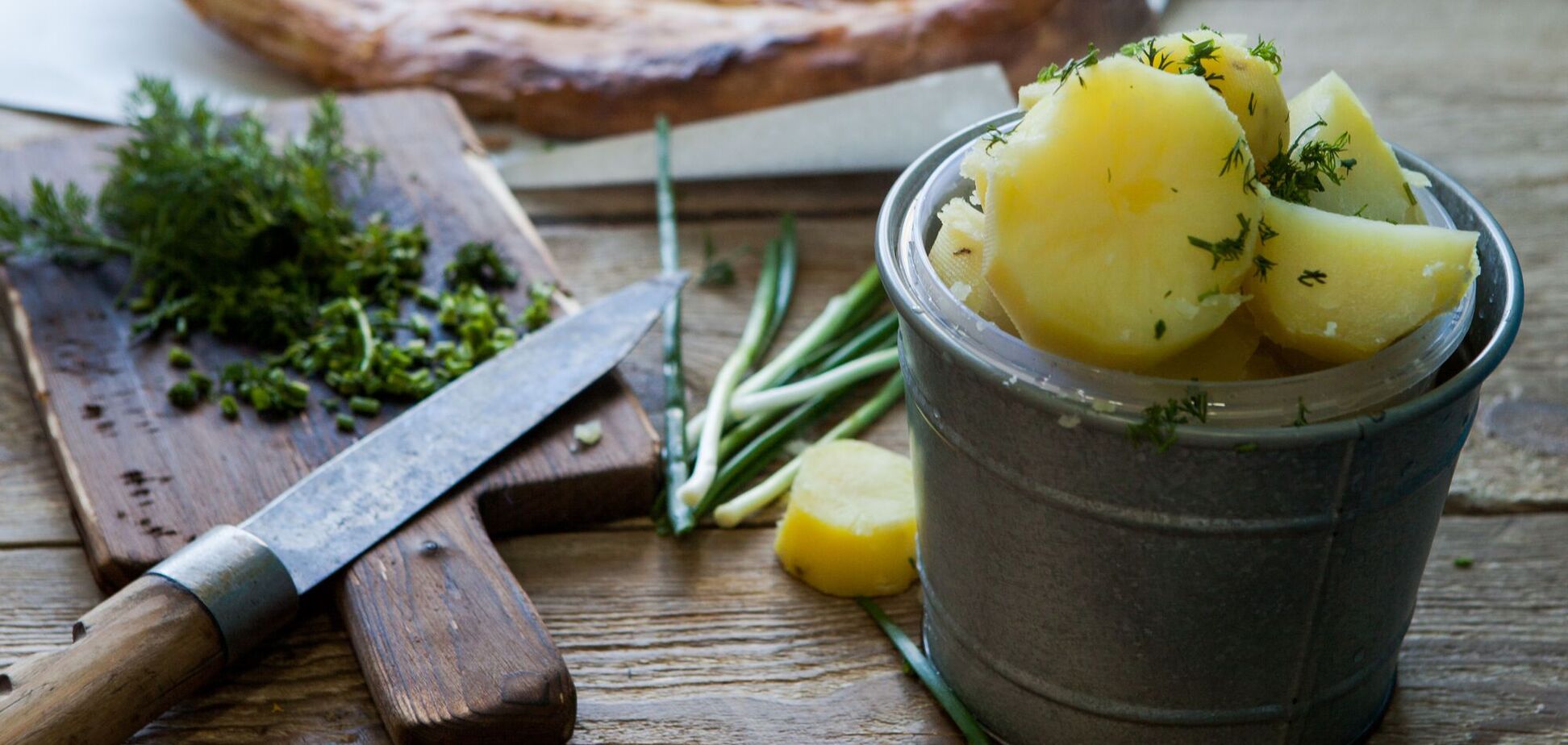 Молодой картофель с чесноком и укропом: вкус вас приятно удивит