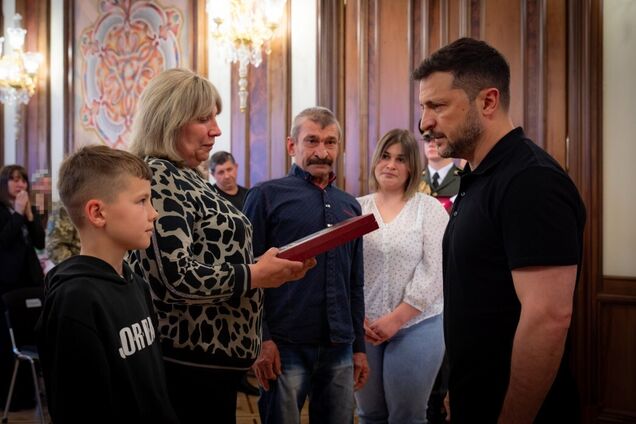 'Всюду, где тяжелее всего, задействованы наши ССО': Зеленский наградил украинских защитников в День Сил специальных операций. Видео