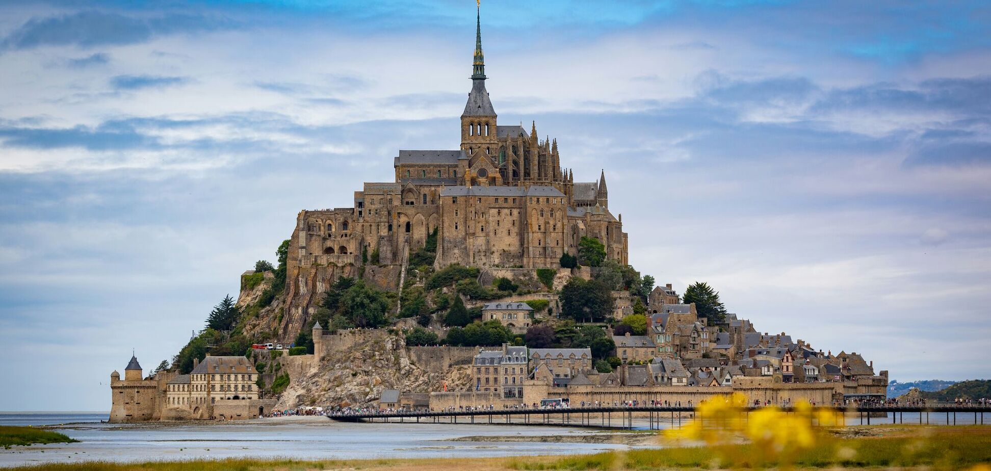 Волшебный европейский остров 'отплывает' от суши дважды в день: где он находится