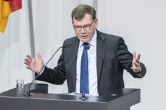 Украина может противостоять России только с позиции силы при поддержке партнеров, – Вадефуль