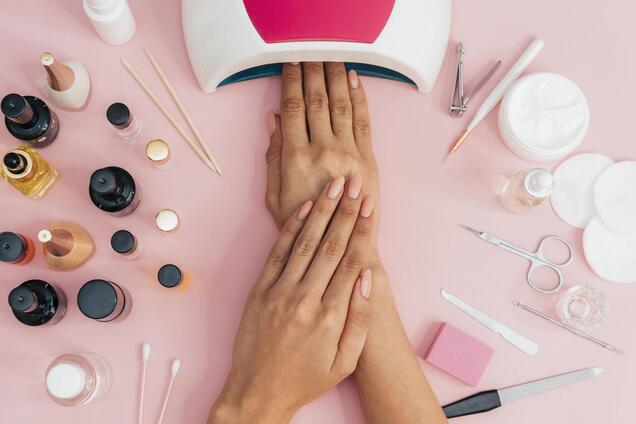 Желейный, в точечку и с намеком на авокадо: самый модный маникюр на лето 2025 года