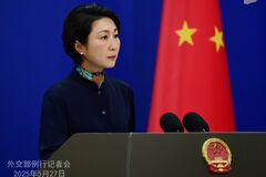 В МИД Китая опровергли информацию о поставках России товаров военного назначения