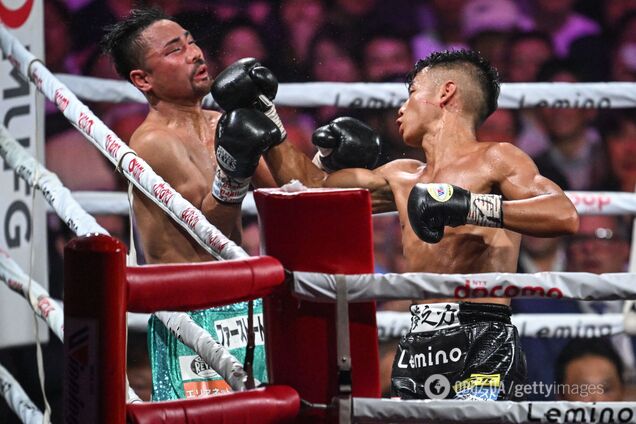 Непереможний боксер тричі відправив суперника в нокдаун у першому раунді і виграв чемпіонський бій. Відео