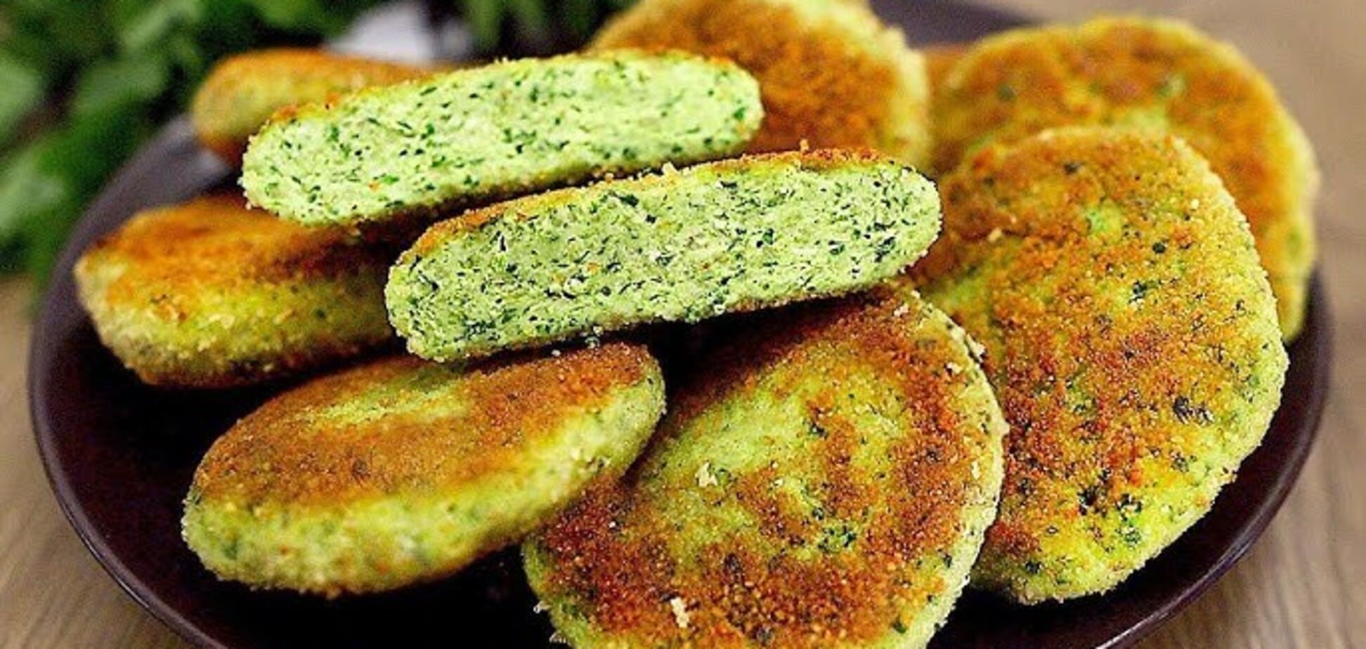 Як приготувати сирники зі шпинату: страва, яка особливо сподобається дітям