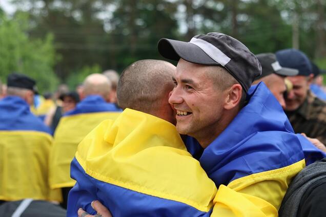 З російського полону звільнили більше половини гарнізону 'Азовсталі': в ГУР сказали, скільки серед них бійців 'Азову'