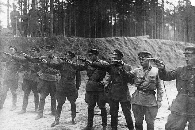 НКВС з катів стають героями: Росія активізувала переписування історії