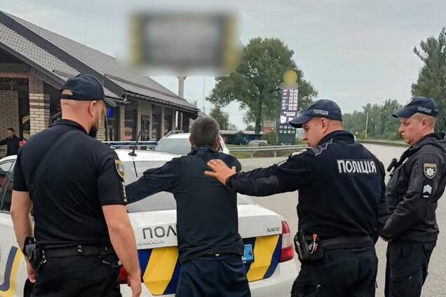 Под Киевом мужчина обокрал будущего работодателя, а затем угнал его Mercedes. Подробности и фото