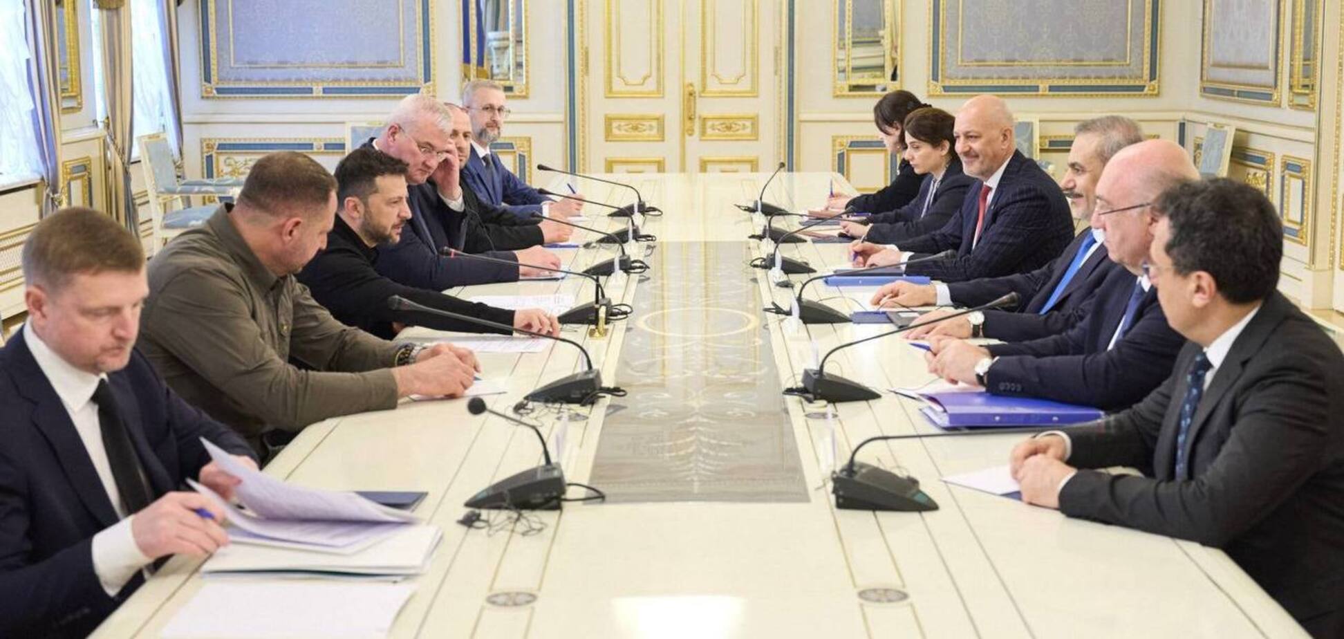 'Росія досі не надала меморандум про припинення вогню': Зеленський обговорив із главою МЗС Туреччини наступну зустріч у Стамбулі