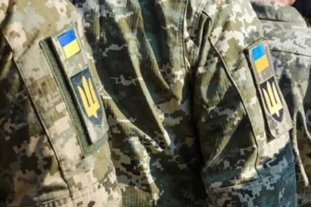 У Хмельницькій області група зі 100 осіб заблокувала авто ТЦК і порізала шини: подробиці