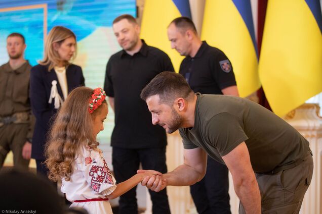 'Хоробрість українських дітей заслуговує на визнання': Зеленський запровадив нову спеціальну відзнаку 'Майбутнє України'