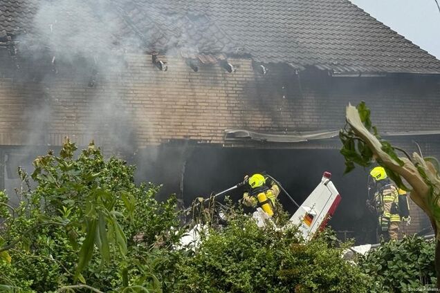 В Германии самолет упал на жилой дом, есть погибшие: все подробности трагедии