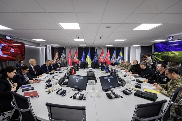 Україна запропонувала Туреччині інвестувати в оборонно-промисловий комплекс - Рустем Умєров