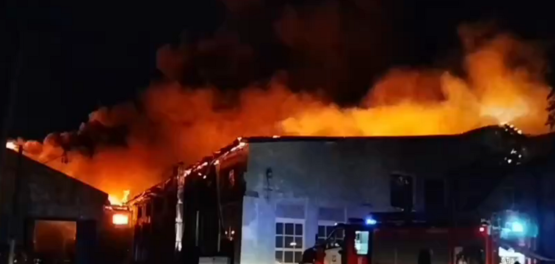 В Иркутской области горит локомотивное депо: площадь пожара более 2 тыс. кв. км. Видео